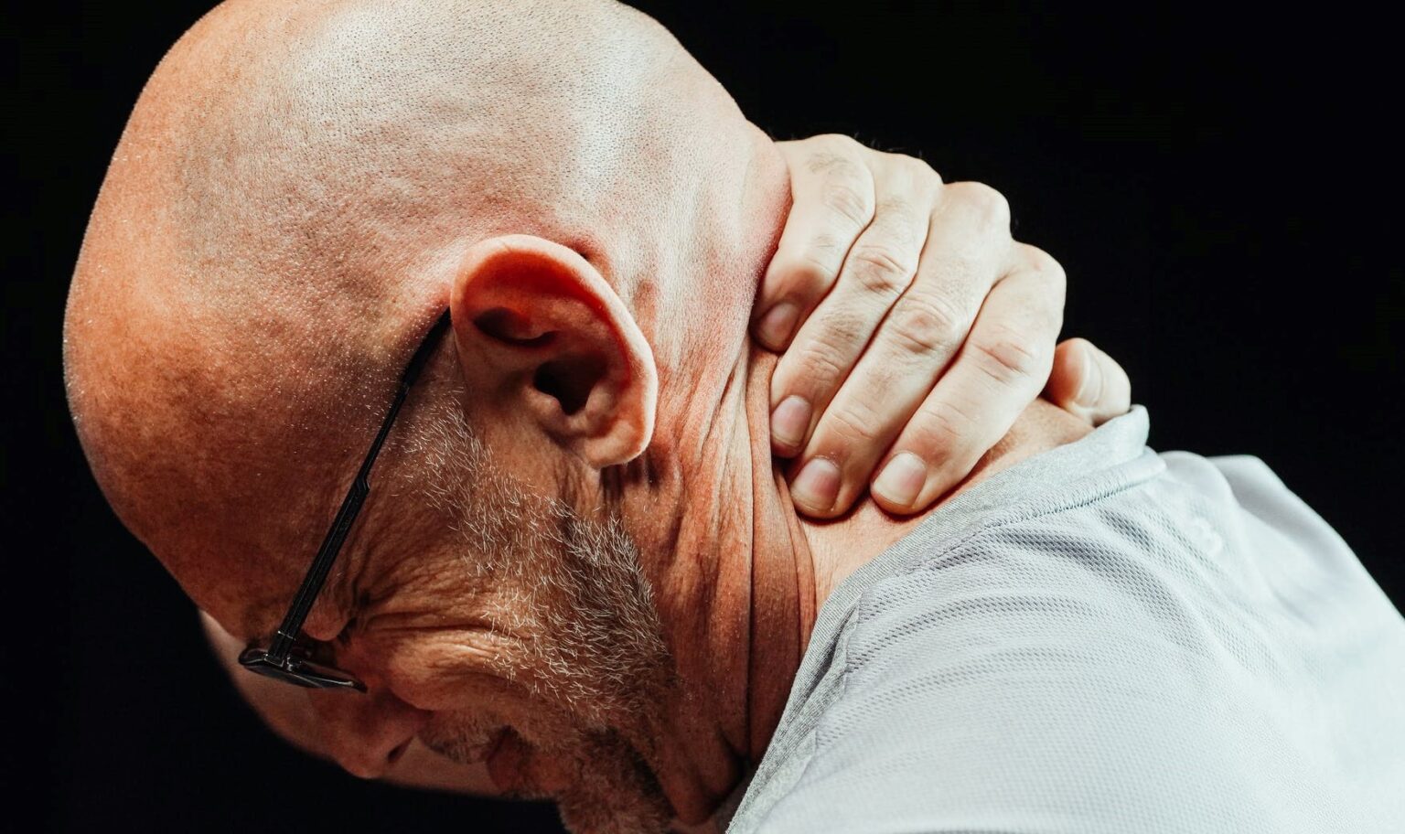 شد عضلات الرقبة